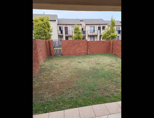 2 BEDROOM APARTMENT FOR SALE IN MOOIKLOOF RIDGE ESTATE